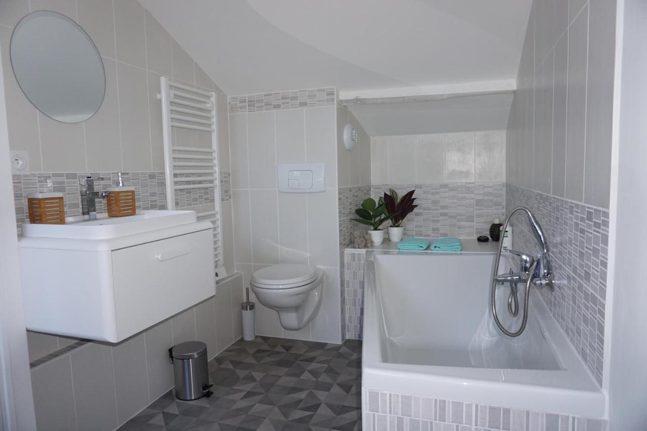 Appart Cosy 4 Personnes Avec Terrasse La Roche-sur-Yon Esterno foto